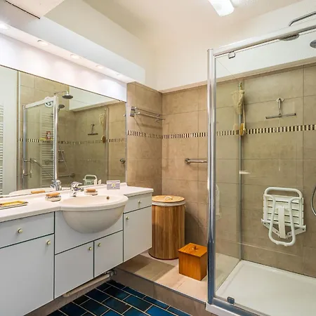 Port De La Gavine I-5 By Interhome Lägenhet Hyères